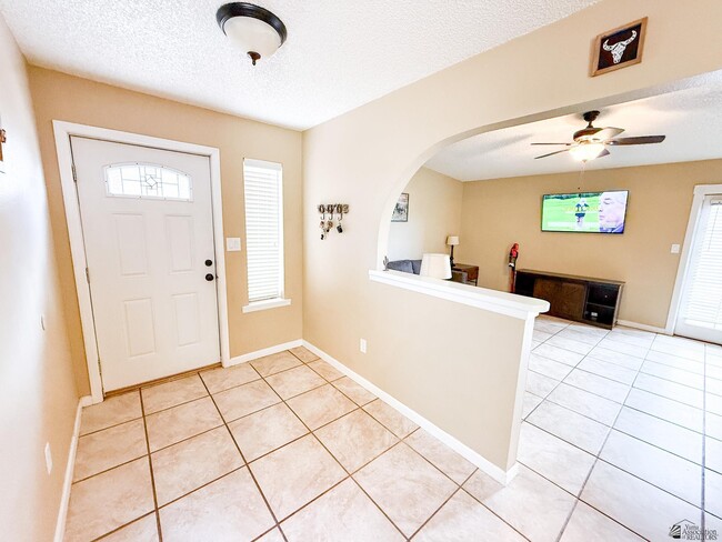 Building Photo - 1465 E Laguna Pl