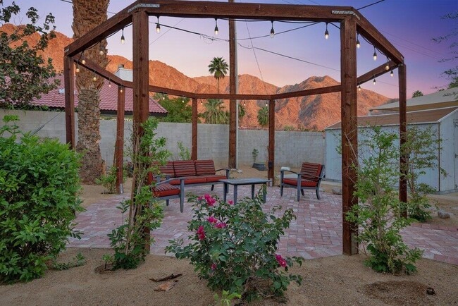Building Photo - 52123 Avenida Diaz