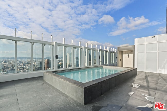 Building Photo - 230 W Olympic Blvd