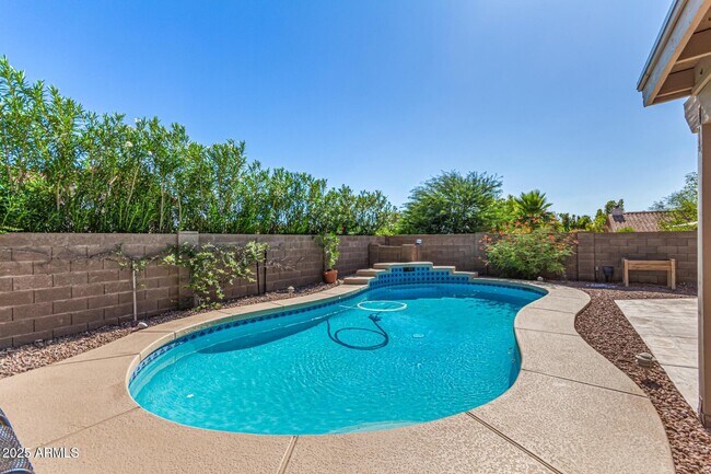 Building Photo - 1249 E Villa Maria Dr