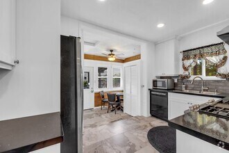 Building Photo - Upstairs Unit, Furnished Home