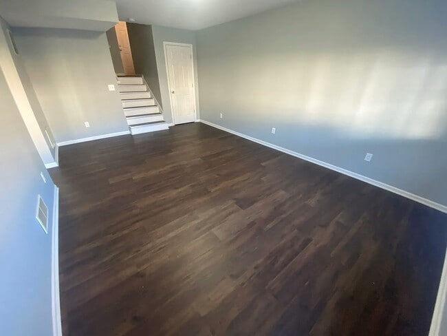 Building Photo - 250 Parktrail Rd