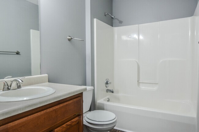 Building Photo - Pet Friendly Three Bedroom!