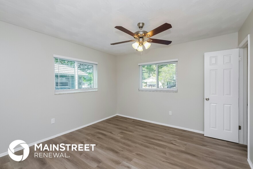 Building Photo - 2141 23rd St SW