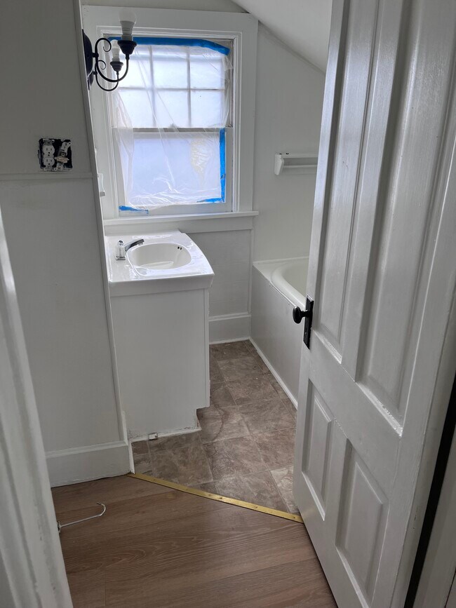 Upstaris Bathroom - 108 Linden Ave