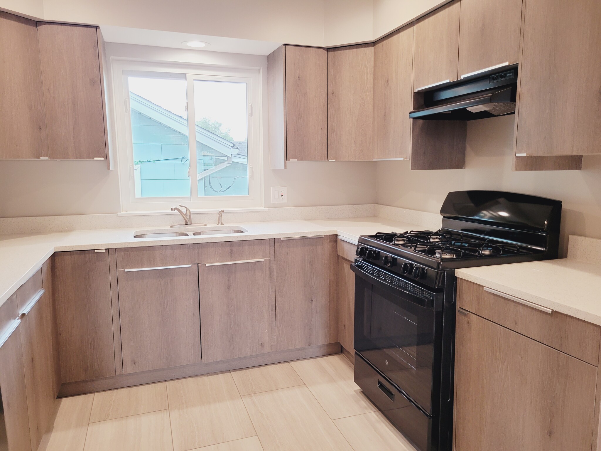 Building Photo - 112 W Burlington Ave