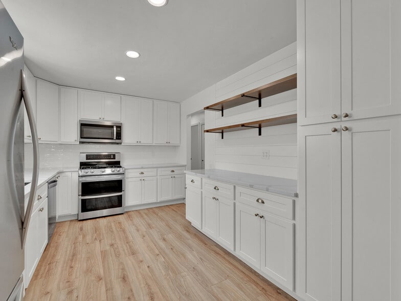 Building Photo - 449 Madrina Ct