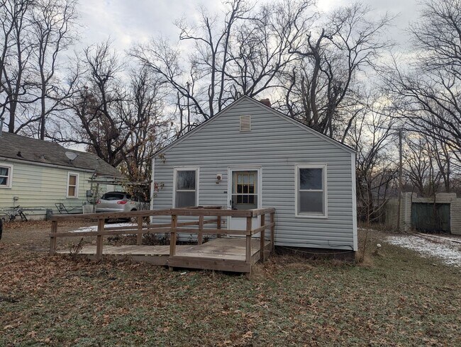 Building Photo - Coming Soon — Renovated 1 Bedroom Home in Nevada, MO!