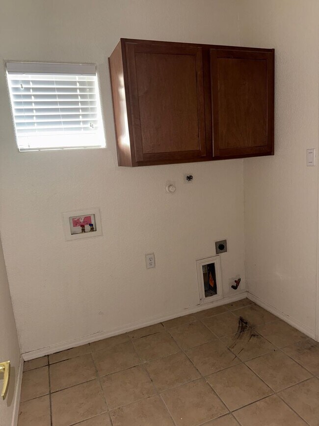 Building Photo - 3601 Oasis Springs Rd NE