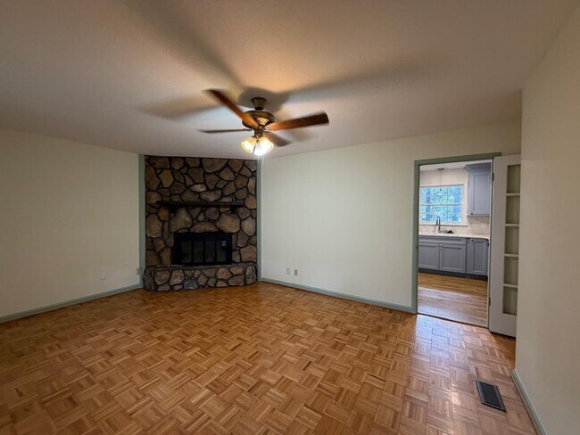 Building Photo - 120 Forrest Dr