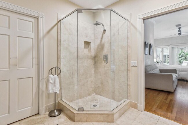 Building Photo - 3301 NE 16th St