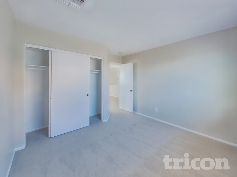 Building Photo - 37593 N Dena Dr