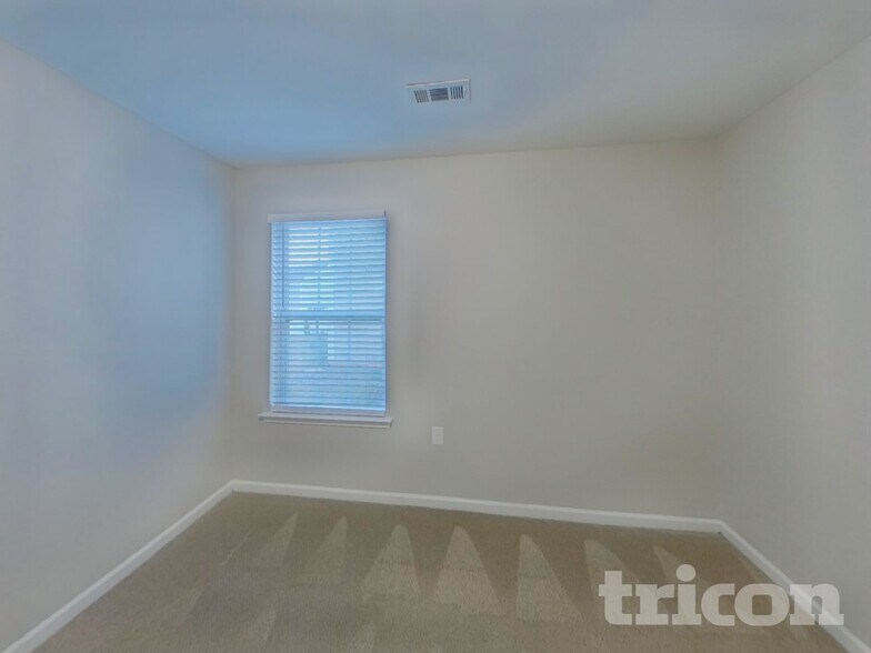 Building Photo - 2028 Stoney Pointe Cir