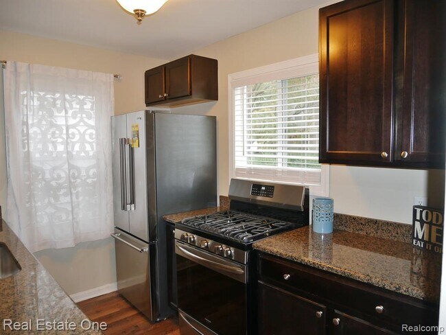 Building Photo - 2298 Browning St