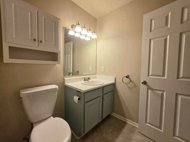 Building Photo - Gulf Shores town home with garage