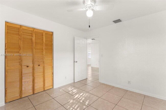 Building Photo - 4120 SW 19th St
