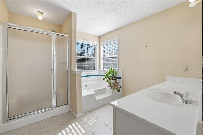 Building Photo - 2600 Avalon Pl