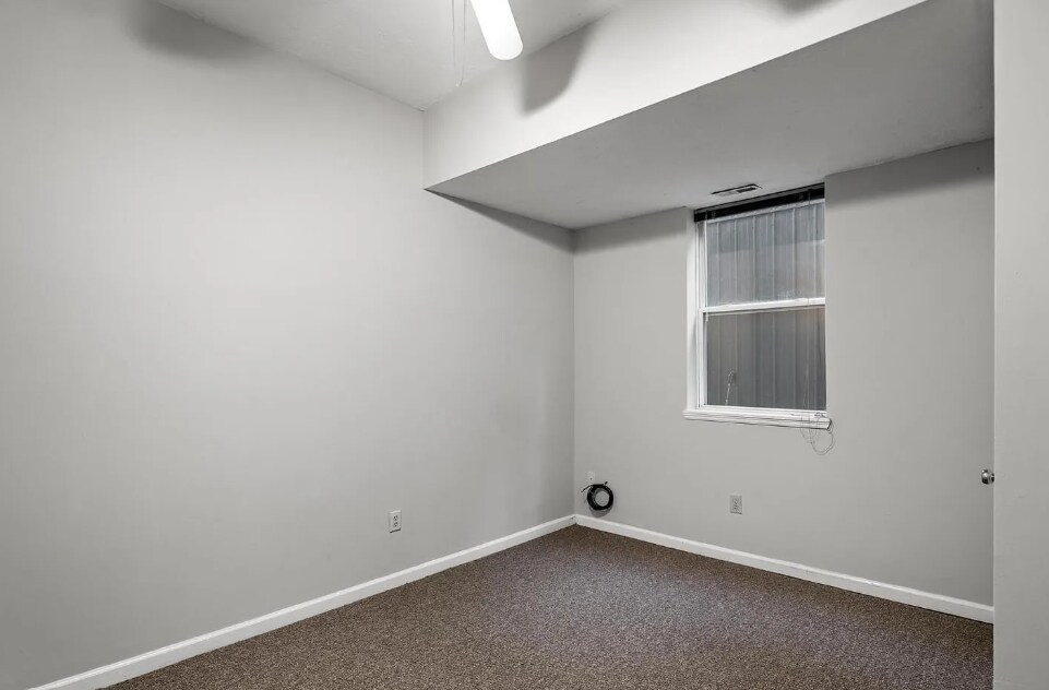 Building Photo - 2226 Ravine St