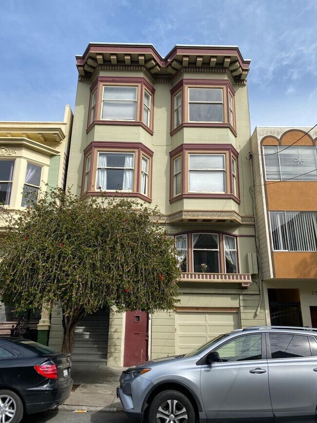 Primary Photo - 19 Sharon St