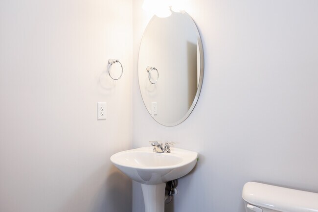 Building Photo - 1106 Shoreside Dr