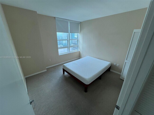 Building Photo - 951 Brickell Ave