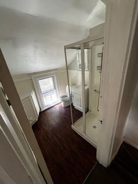 Building Photo - 590 Thayer St