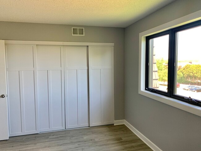 Building Photo - 13000 W Heiden Cir