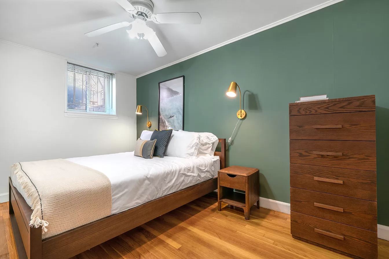 Building Photo - 520 Beacon St