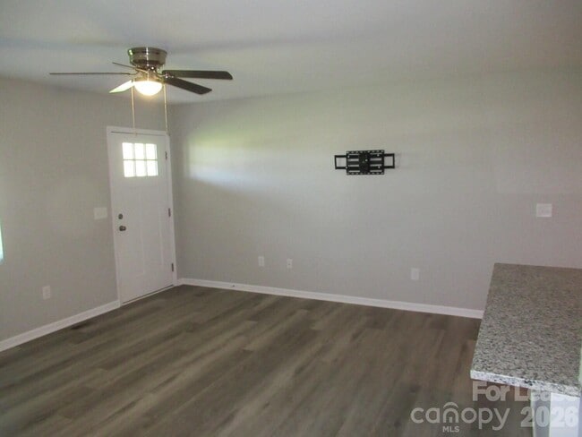 Building Photo - 174 Glen-Gar Dr