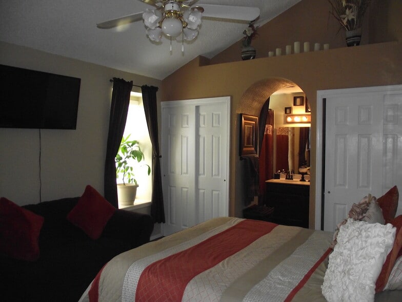 Building Photo - 2420 Juliette Low Dr