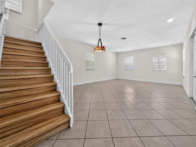 Building Photo - 625 SW 146th Terrace