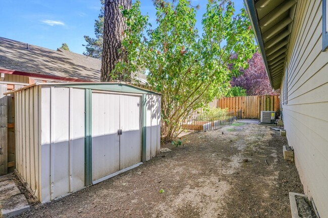 Building Photo - Beautiful 3 Bed, 2 Bath Rental Home in Bea...