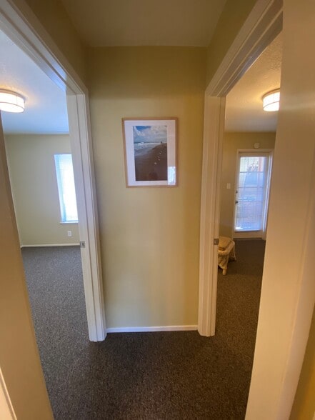 Hallway detail - 3833 Maybelle Ave