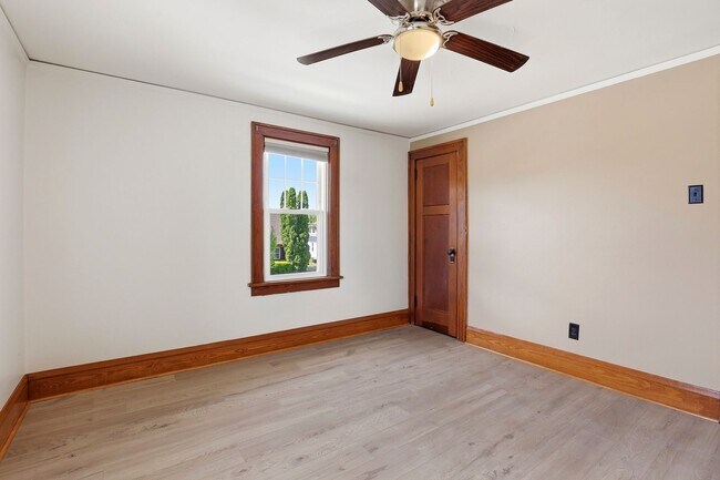 Building Photo - 3 Bedroom Fond Du Lac House