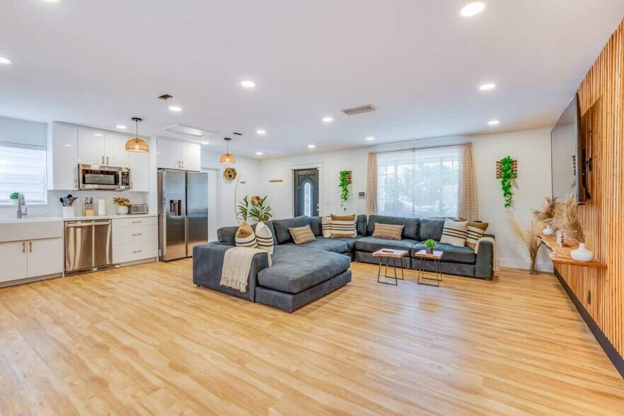 Building Photo - 1814 NW 14th Ave