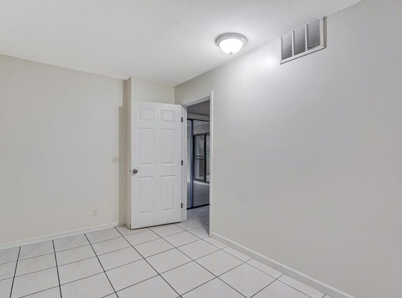 Building Photo - 4205 Turnberry Cir