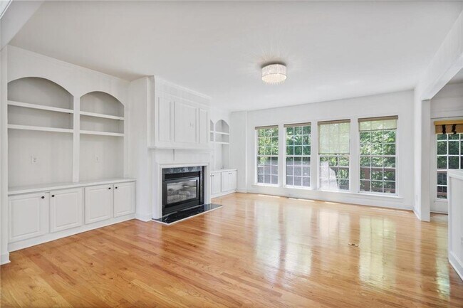 Building Photo - 2024 Wrights Mill Cir NE