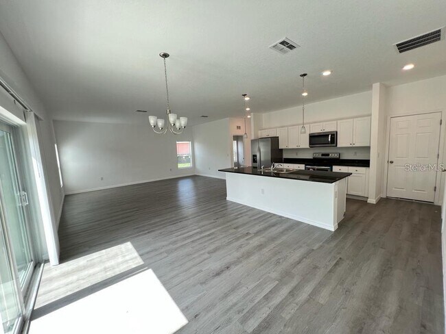 Building Photo - 407 Treemont Ave