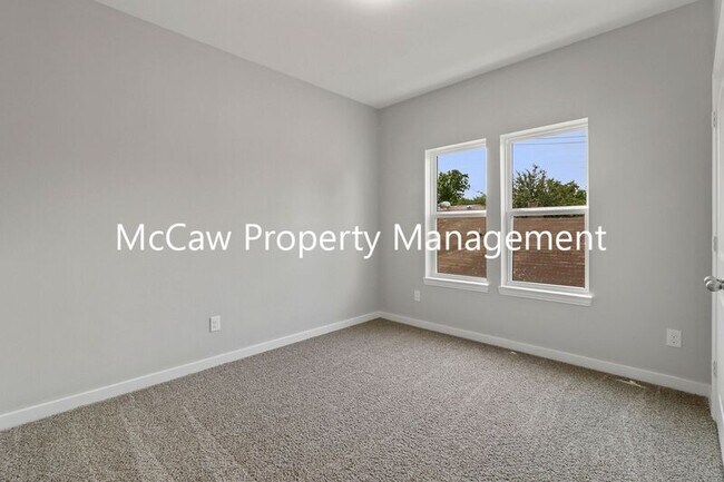 Building Photo - 5004 Colonial Ave