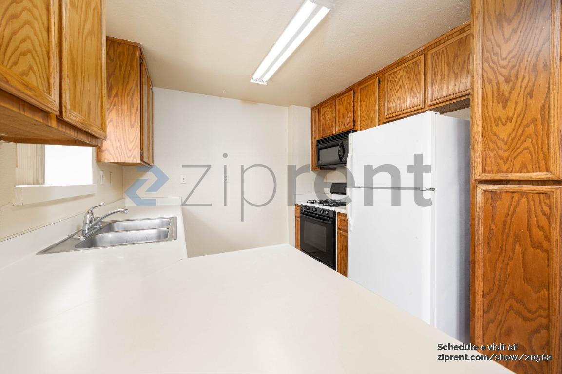 Building Photo - Unit A