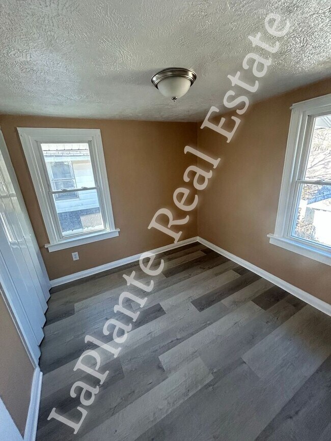 Building Photo - Charming 3-Bedroom Home with Fresh Updates in South Toledo