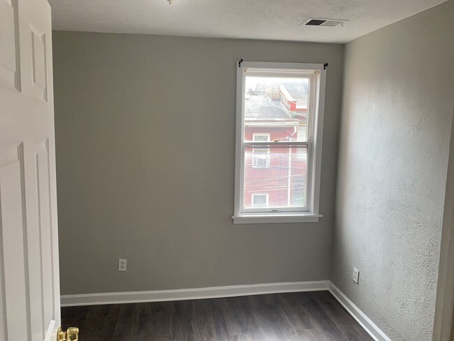Building Photo - North Shore - 4 BR, 2 Bath with High-End K...