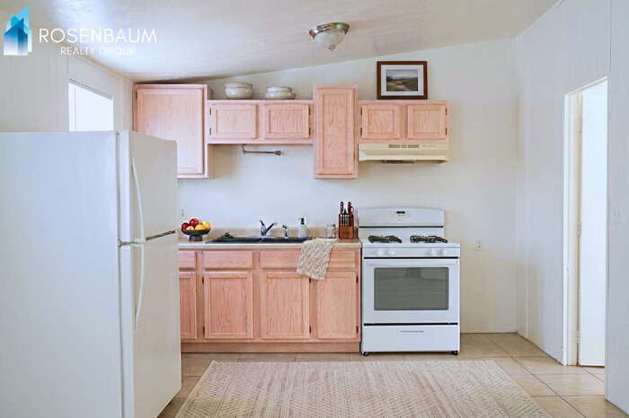 Building Photo - 2460 N Treat Ave