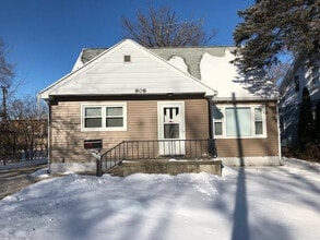 Building Photo - 808 Pauline Blvd