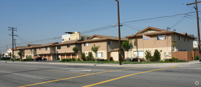 Primary Photo - 8133-8183 McFadden Ave