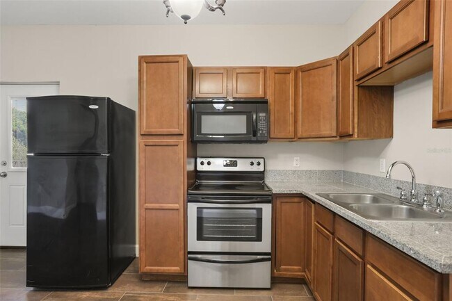 Building Photo - 5554 Palm Lake Cir