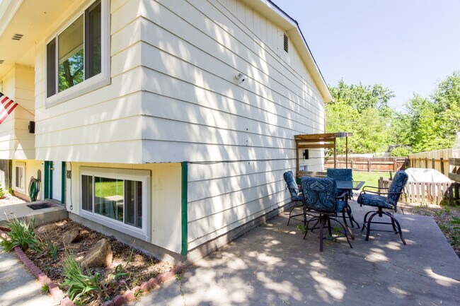 Building Photo - 6210 W Poplar St