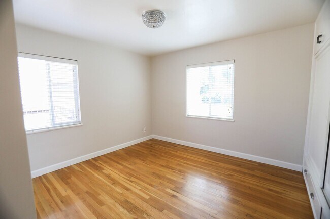 Building Photo - NEWLY LISTED $2,600 PER MONTH - GORGEOUS 3...