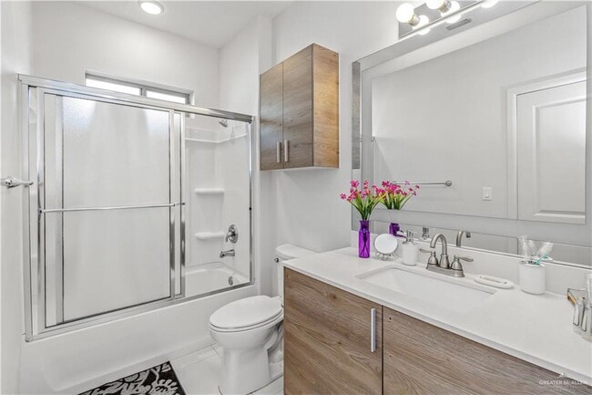 Building Photo - 12 Nightingale Ave