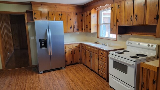 Building Photo - 1216 Rugby Dr